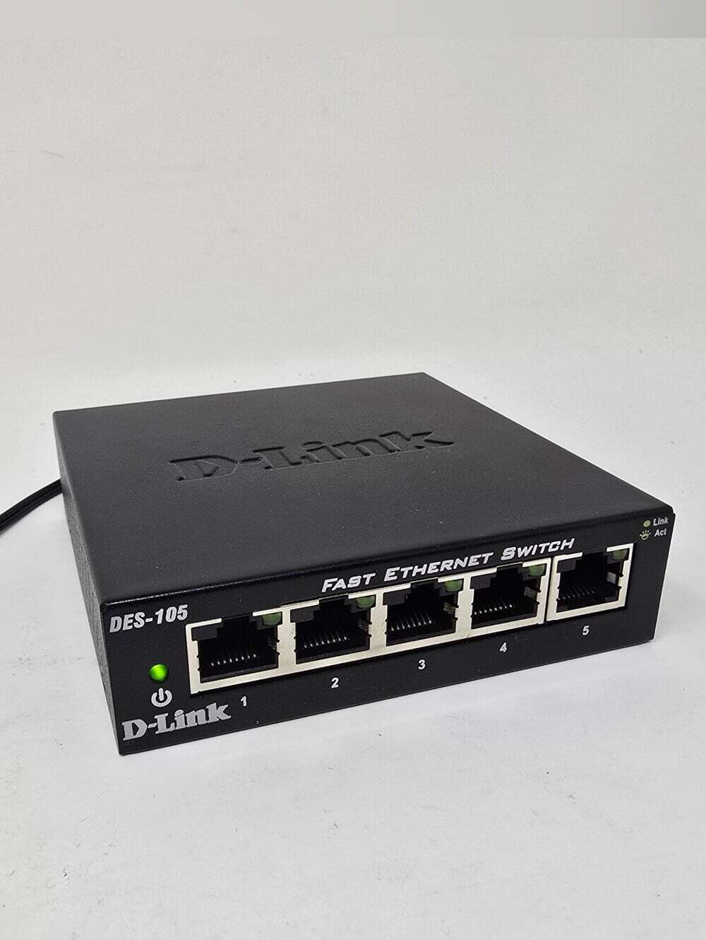 D-Link Fast Internet Switch DES-105 5-Port Unmanaged Desktop Switch Metal